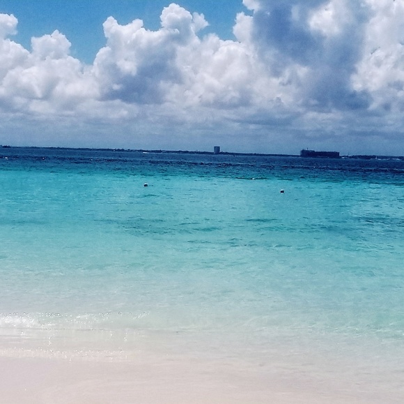 Meet your Posher, Jennifer - Picture 1 of 1